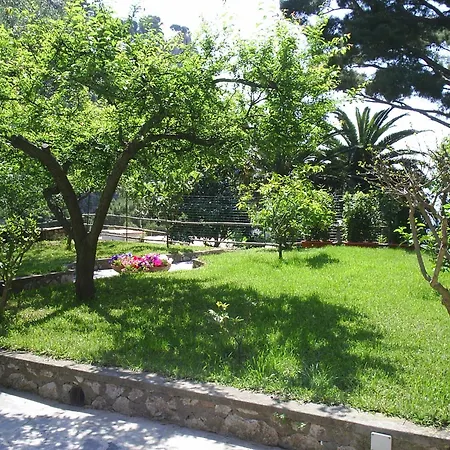 לינה וארוחת בוקר Casa Augusto קאפרי